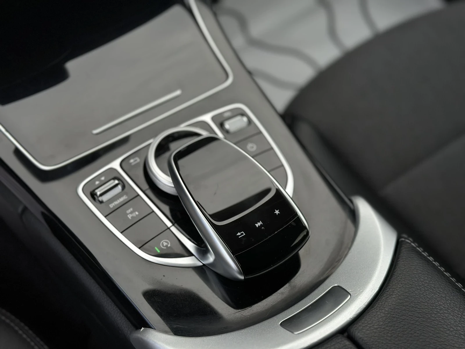 Mercedes-Benz C 220, снимка 8 - Автомобили и джипове - 54261160