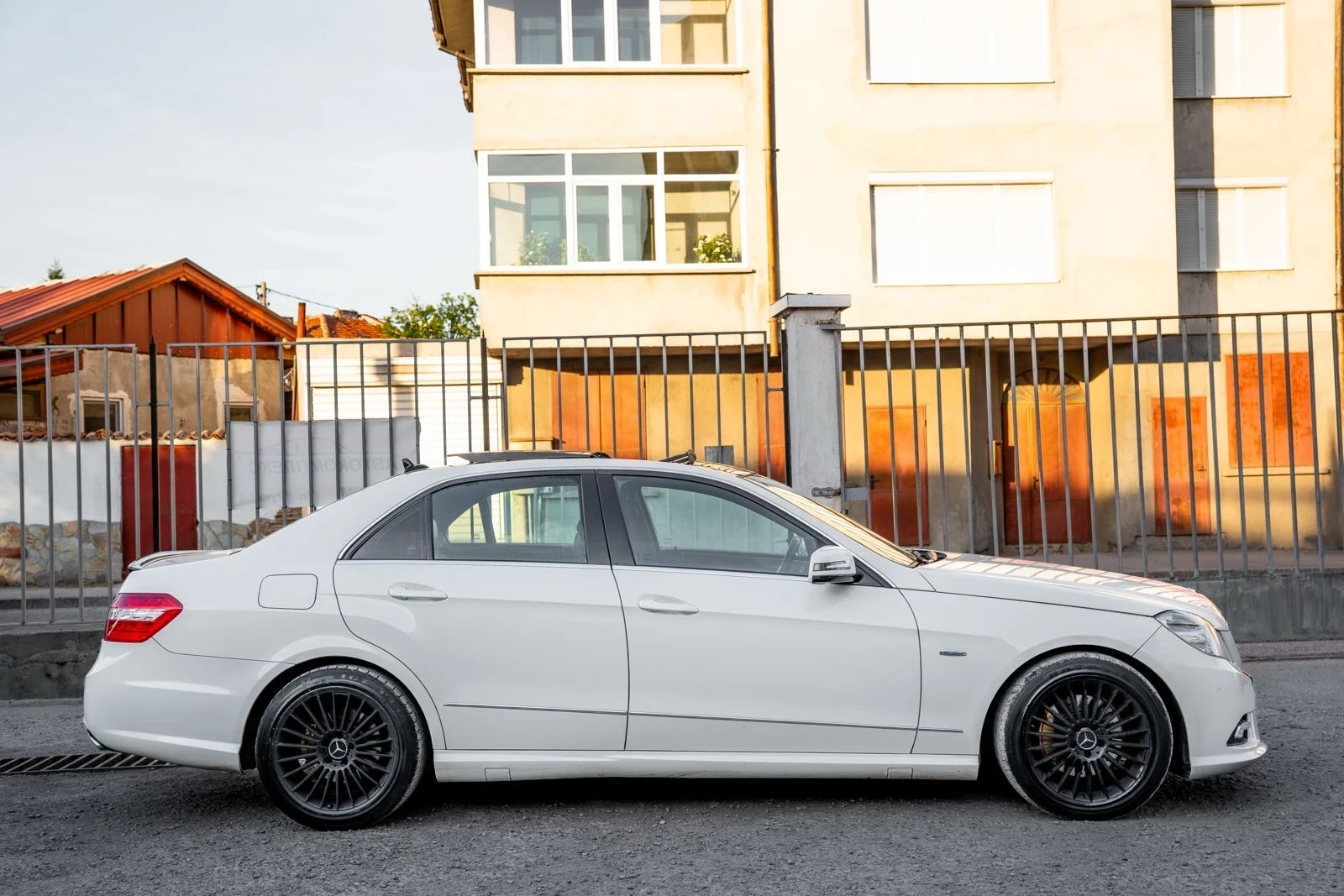 Mercedes-Benz E 350 CDI-AMG-PANORAMA-AVANTGARDE-4M-AMBIENT-TOP, снимка 7 - Автомобили и джипове - 54347097