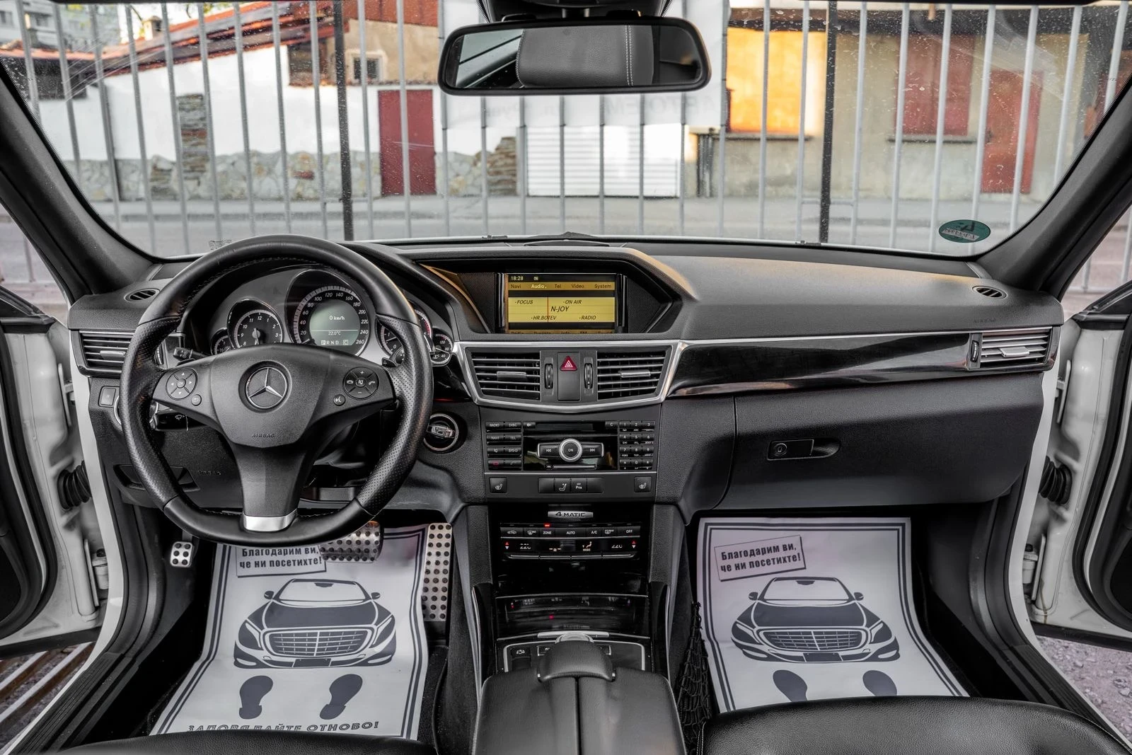 Mercedes-Benz E 350 CDI-AMG-PANORAMA-AVANTGARDE-4M-AMBIENT-TOP, снимка 12 - Автомобили и джипове - 54347097