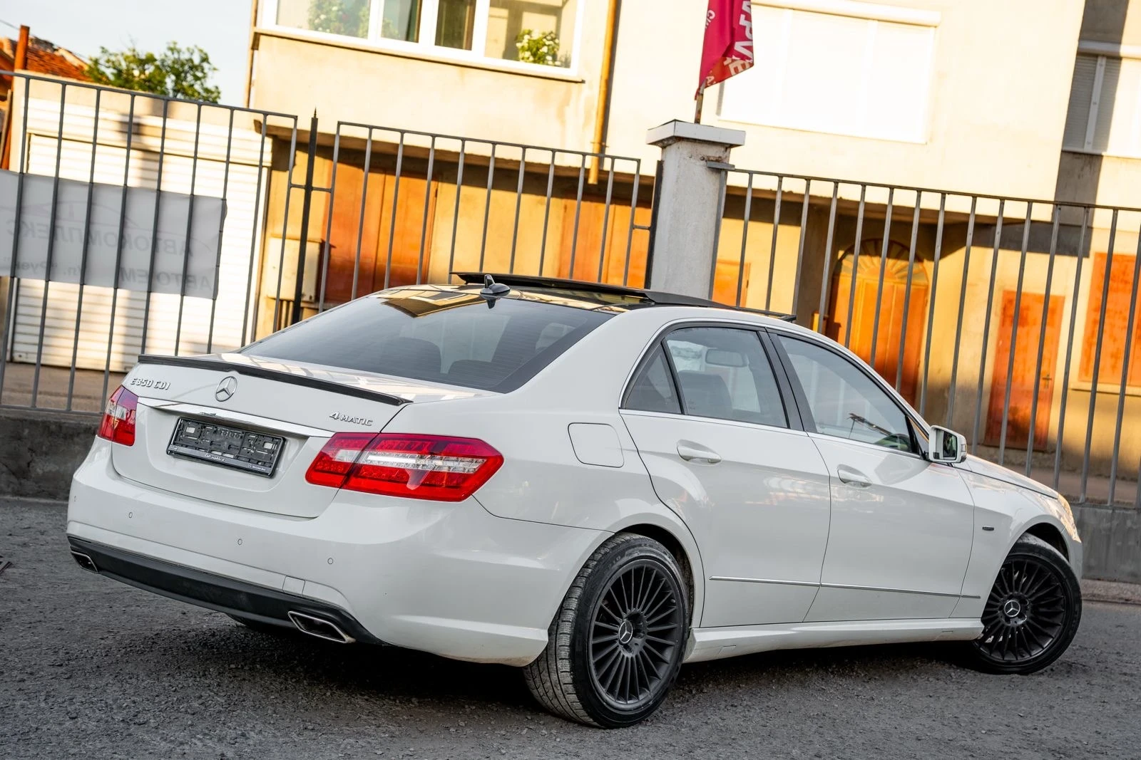 Mercedes-Benz E 350 CDI-AMG-PANORAMA-AVANTGARDE-4M-AMBIENT-TOP, снимка 6 - Автомобили и джипове - 54347097