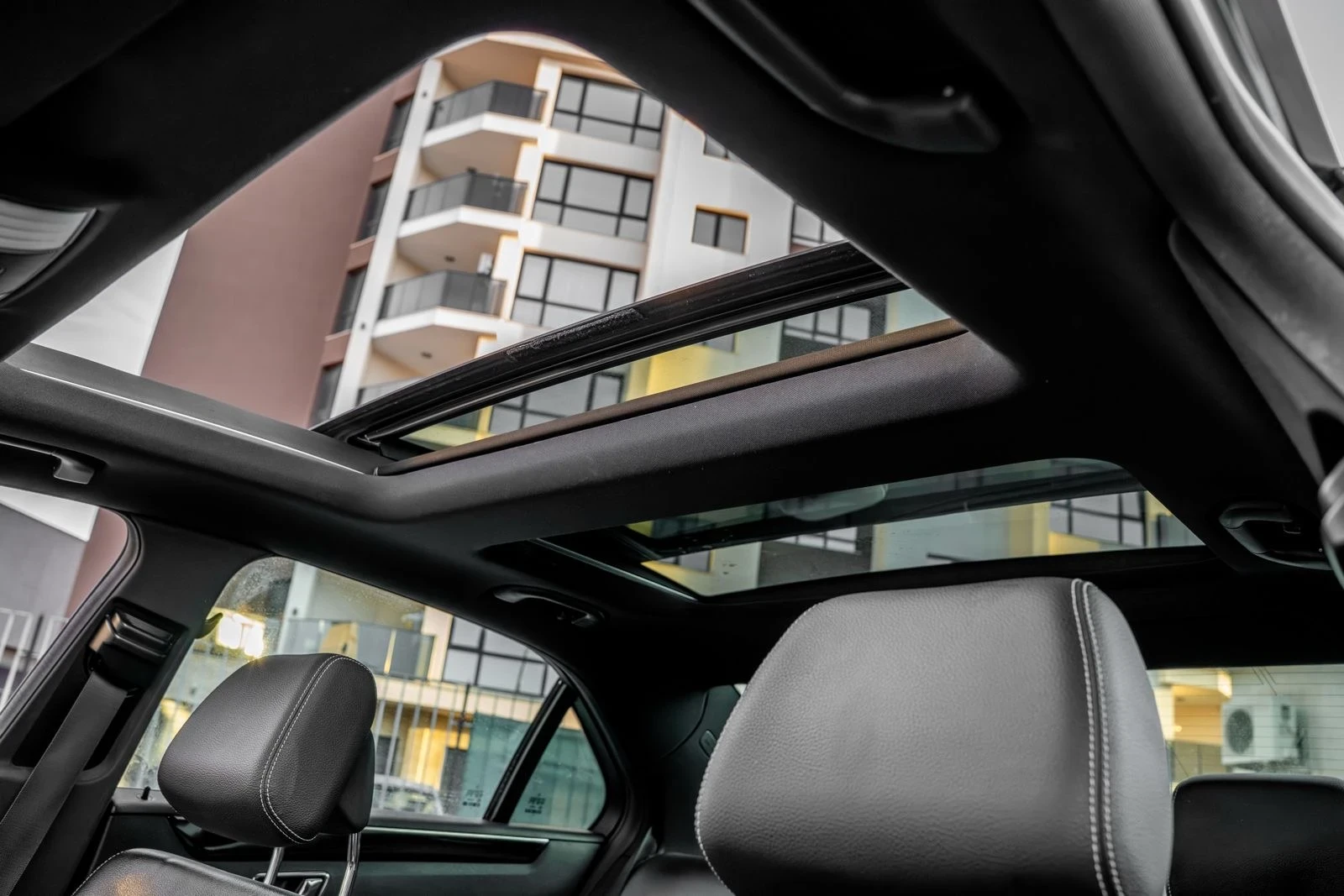 Mercedes-Benz E 350 CDI-AMG-PANORAMA-AVANTGARDE-4M-AMBIENT-TOP, снимка 8 - Автомобили и джипове - 54347097
