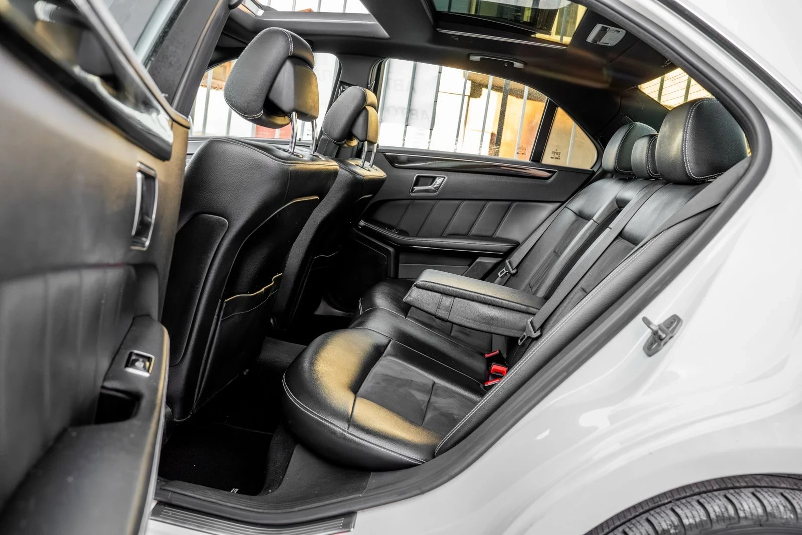 Mercedes-Benz E 350 CDI-AMG-PANORAMA-AVANTGARDE-4M-AMBIENT-TOP, снимка 15 - Автомобили и джипове - 54347097