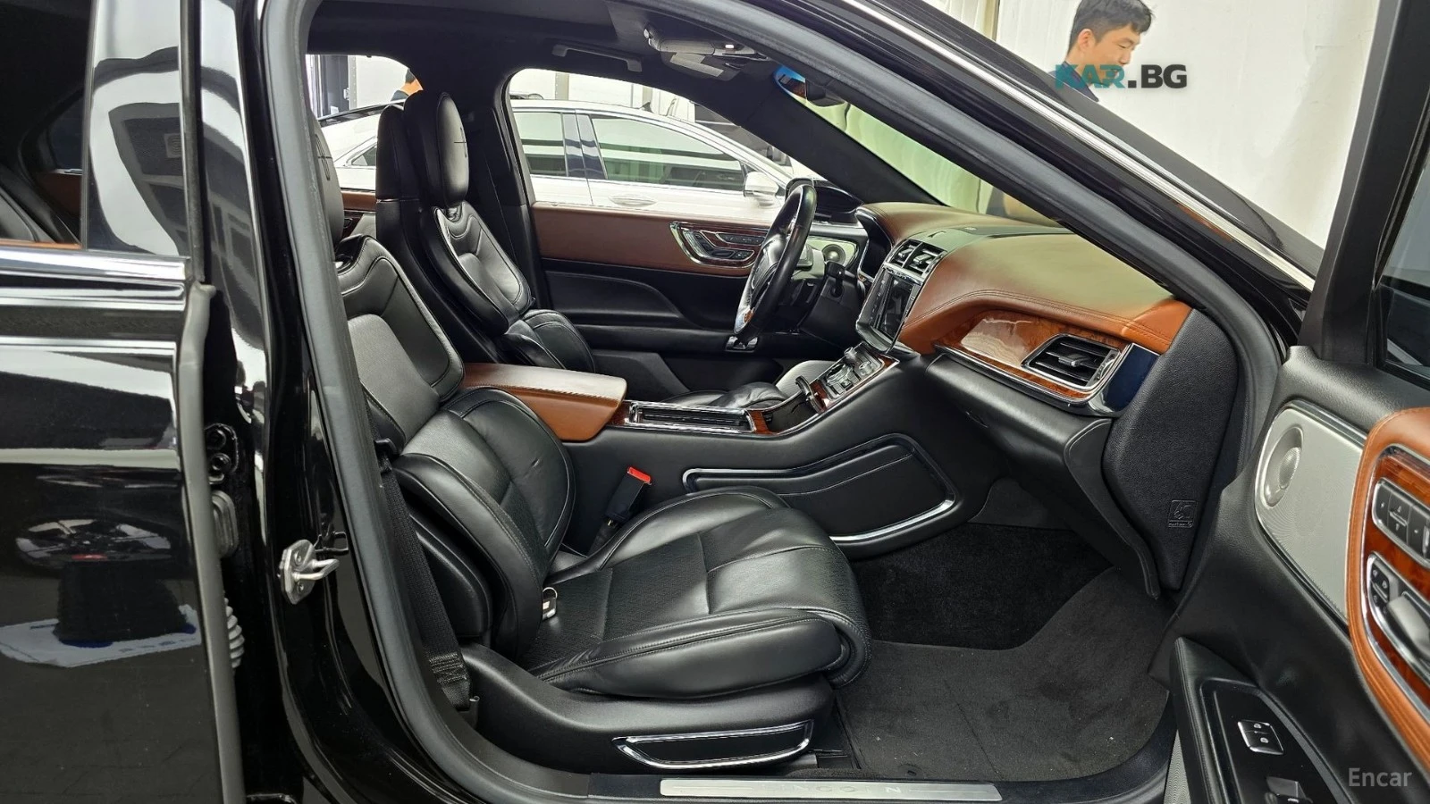 Lincoln Continental * PRESIDENTAL* AWD* ПОДГРЕВИ* ОБДУХВАНЕ* МАСАЖИ* 3, снимка 10 - Автомобили и джипове - 54732752