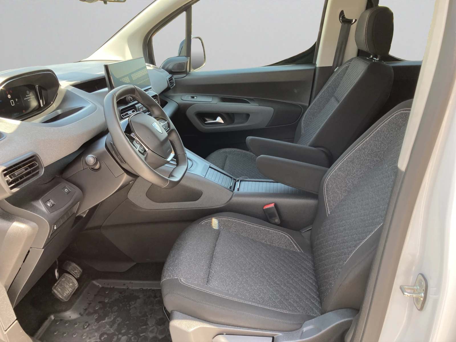 Peugeot Rifter MPV Standard ALLURE 1.5 BlueHDI 130 EAT8 S&S E6.4, снимка 9 - Автомобили и джипове - 54737800