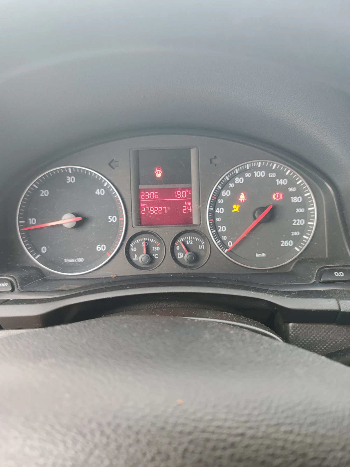VW Golf 1.9 TDI, снимка 13 - Автомобили и джипове - 54820578