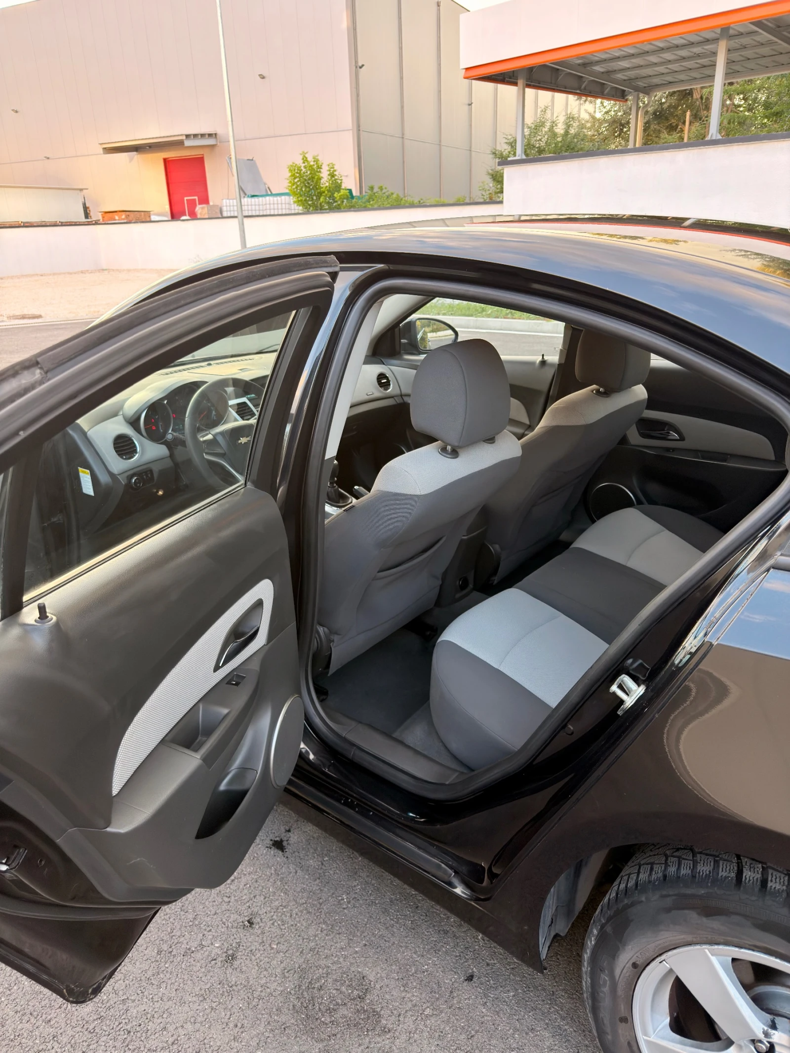 Chevrolet Cruze LS, снимка 8 - Автомобили и джипове - 54898634