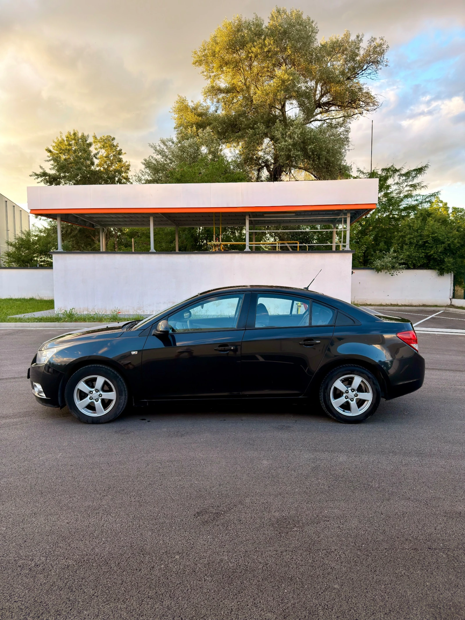 Chevrolet Cruze LS, снимка 4 - Автомобили и джипове - 54898634