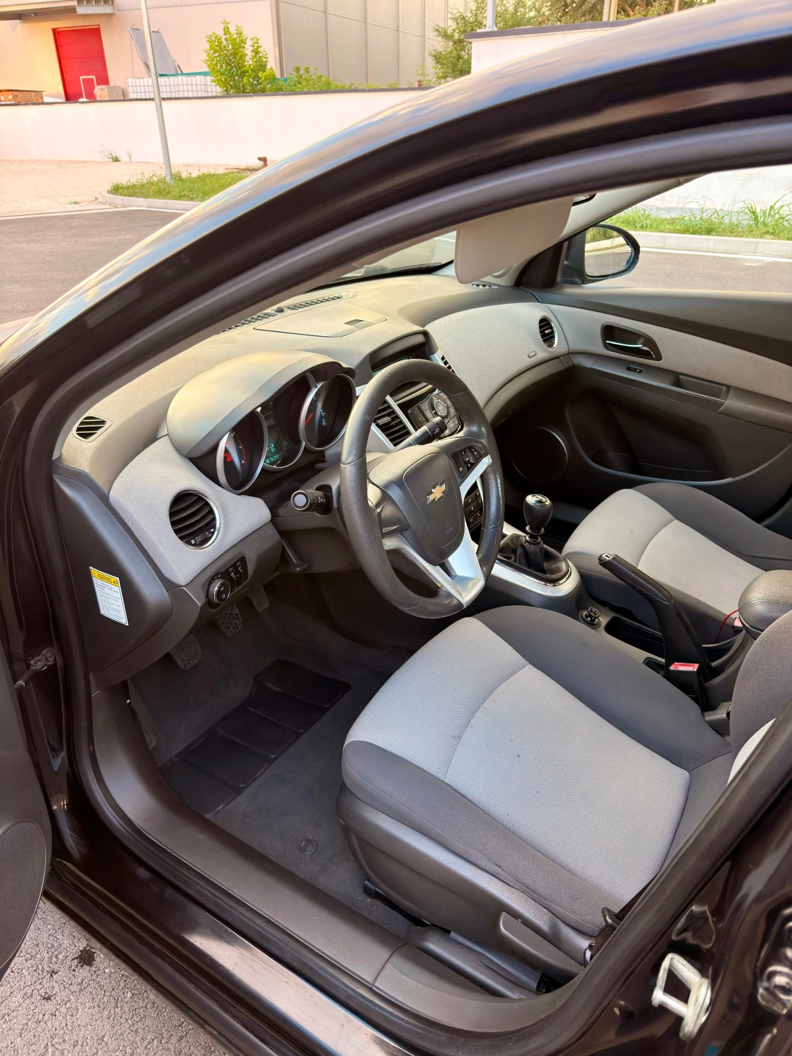 Chevrolet Cruze LS, снимка 6 - Автомобили и джипове - 54898634