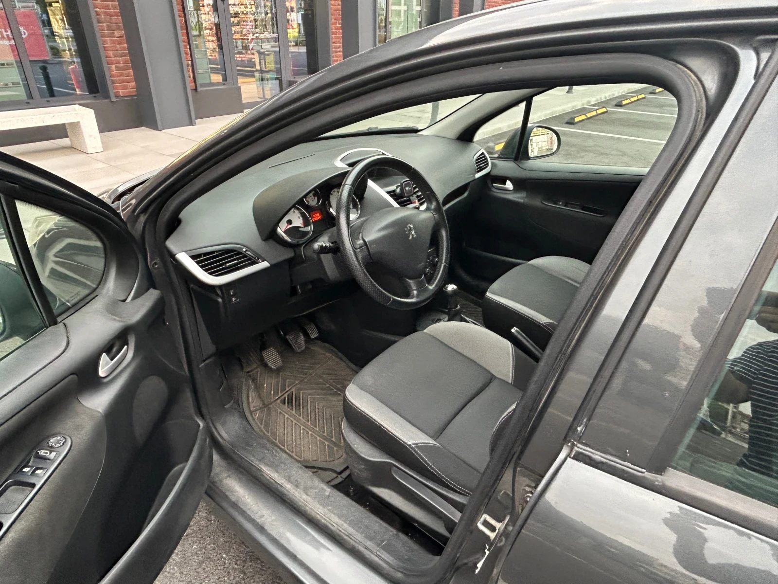 Peugeot 207, снимка 8 - Автомобили и джипове - 55873119