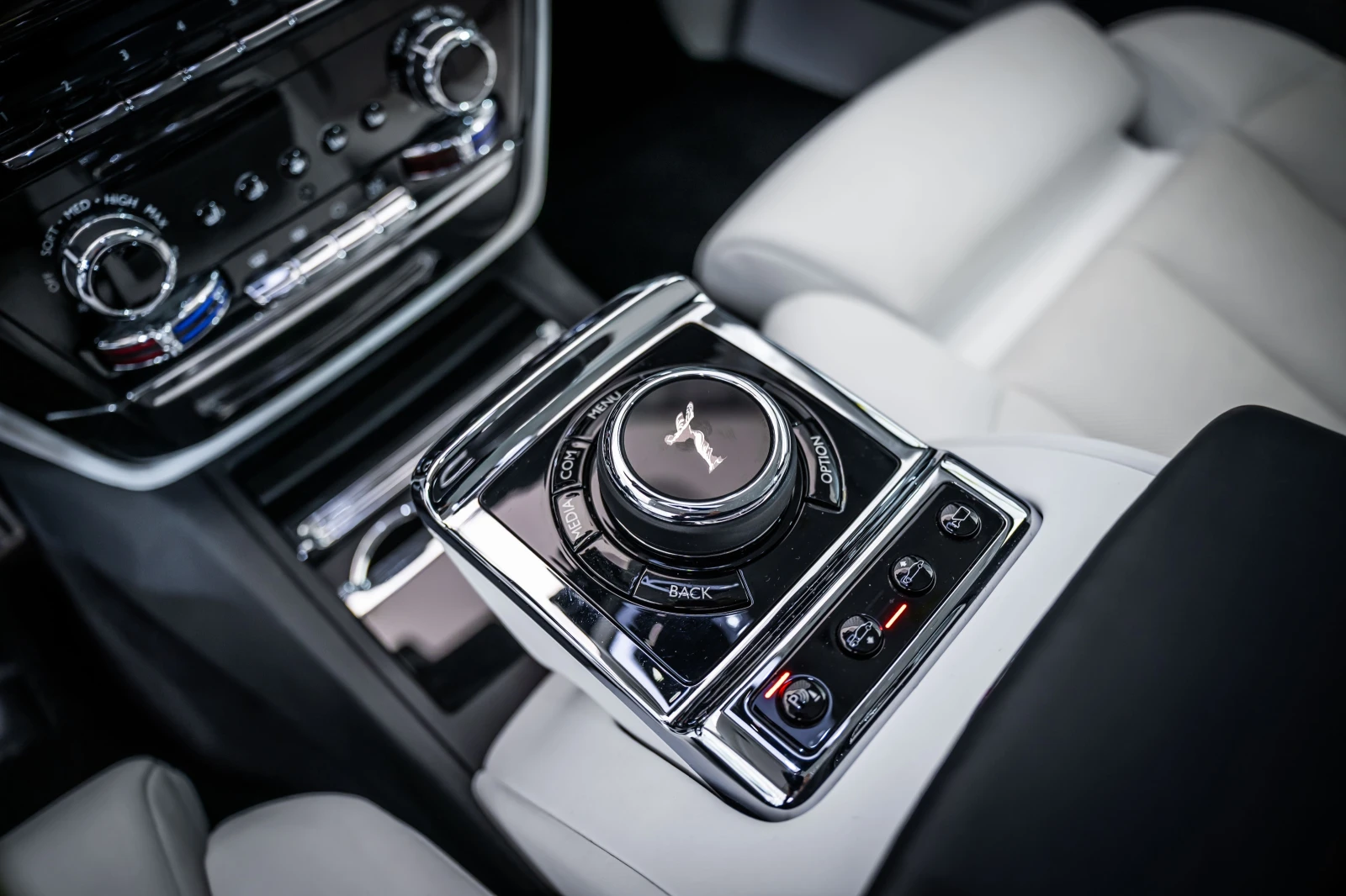 Rolls-Royce Phantom VIII* StarLights* Massage* 360* TV* 22 | Mobile.bg � ����������� 9