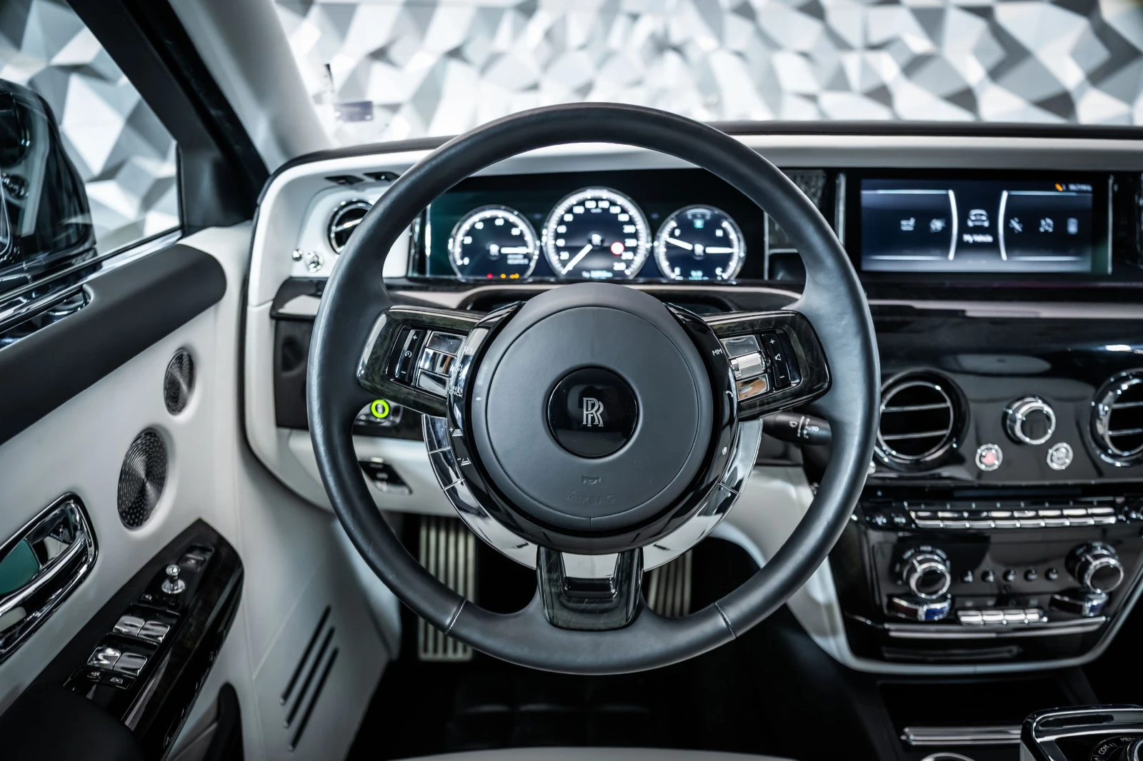 Rolls-Royce Phantom VIII* StarLights* Massage* 360* TV* 22 | Mobile.bg � ����������� 11