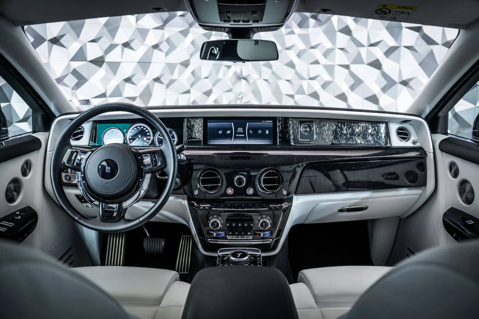 Rolls-Royce Phantom VIII* StarLights* Massage* 360* TV* 22 | Mobile.bg � ����������� 10