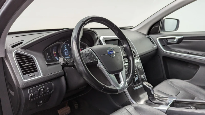 Volvo XC60 T5* 5 цил* 2.5T* , снимка 10 - Автомобили и джипове - 47456919