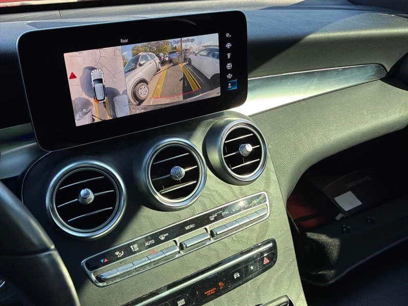 Mercedes-Benz GLC 300 4MATIC * AMG ПАКЕТ* 360 КАМЕРА* ПАНОРАМА* ПОДГРЕВИ, снимка 13 - Автомобили и джипове - 53405856