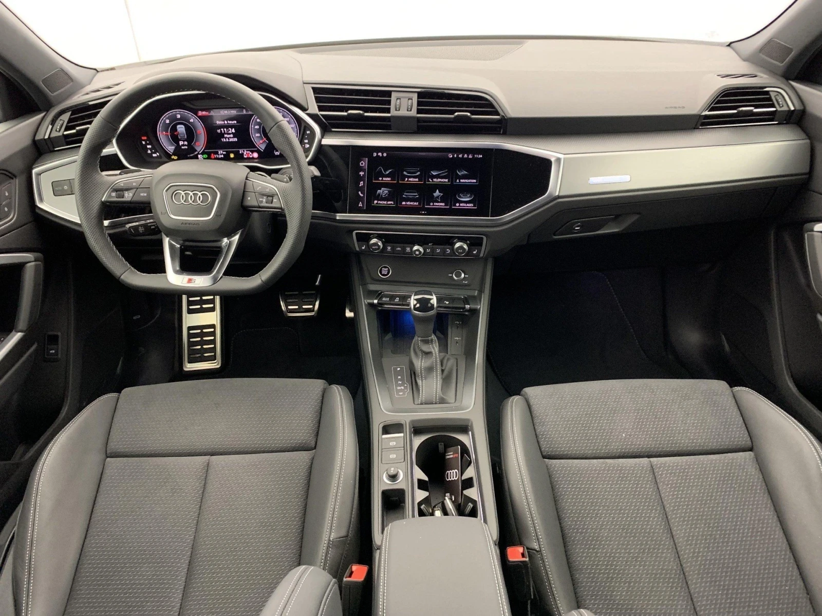 Audi Q3 Sportback ЧИСТО НОВ - 0 км - Sport / 35 TDI - изображение 5