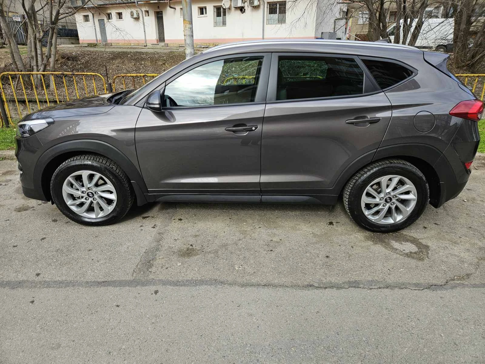 Hyundai Tucson, снимка 4 - Автомобили и джипове - 53721465