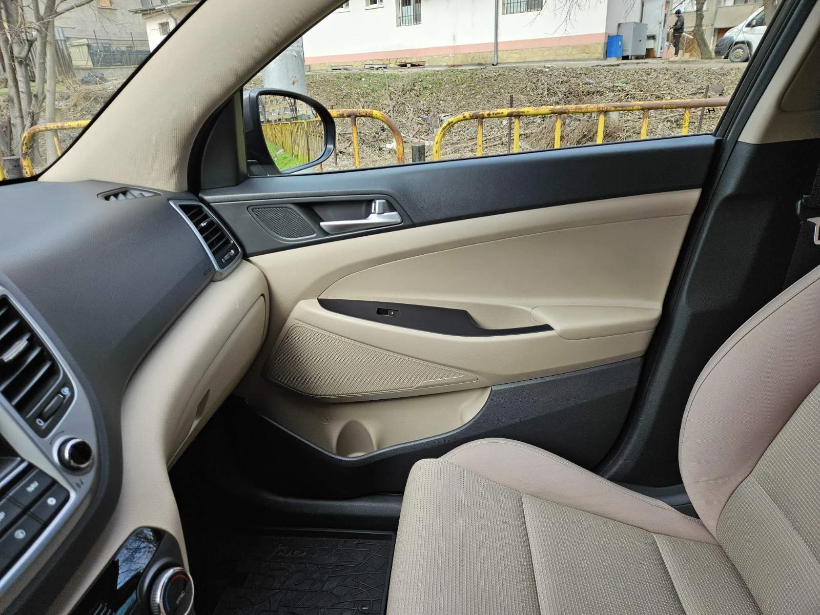 Hyundai Tucson, снимка 9 - Автомобили и джипове - 53721465