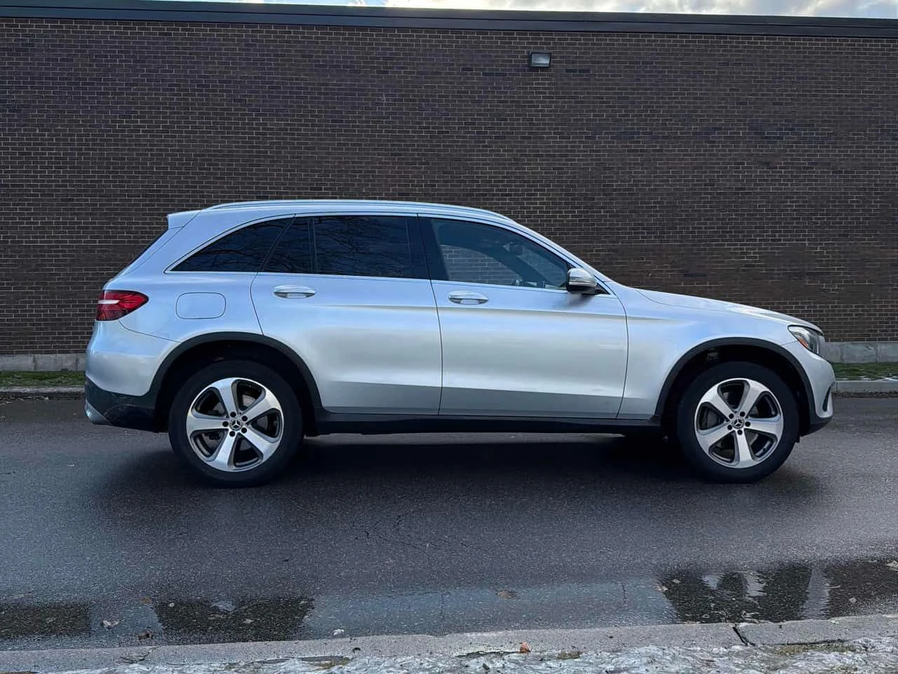 Mercedes-Benz GLC 300  * CARFAX * ПОДГРЕВИ * КАМЕРА * ПАМЕТ, снимка 14 - Автомобили и джипове - 54078071