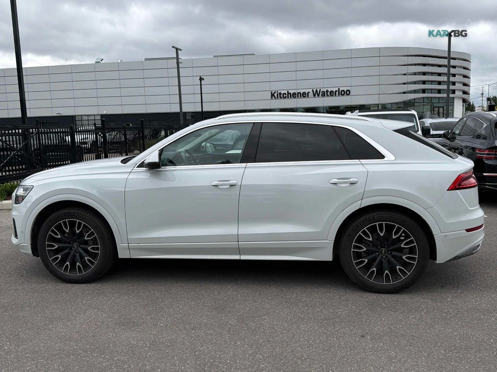 Audi Q8 TECH ЦЕНА ДО БЪЛГАРИЯ + РЕГИСТРАЦИЯ & АВТОКРЕДИТ, снимка 3 - Автомобили и джипове - 54835060