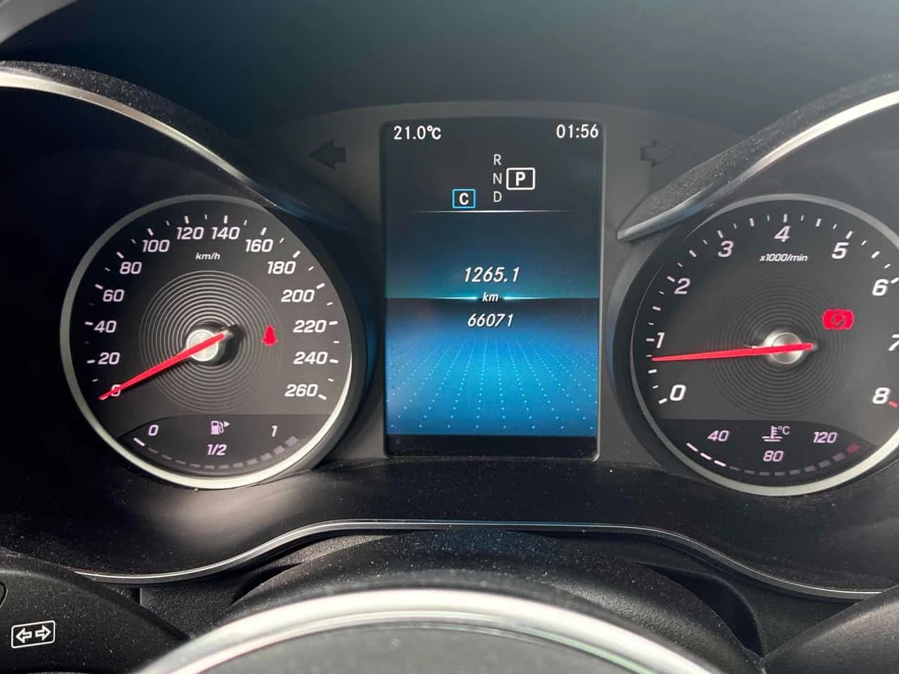 Mercedes-Benz GLC 300 ПОДГРЕВИ * ПАНО * KEYLESS * CARFAX, снимка 8 - Автомобили и джипове - 54964022