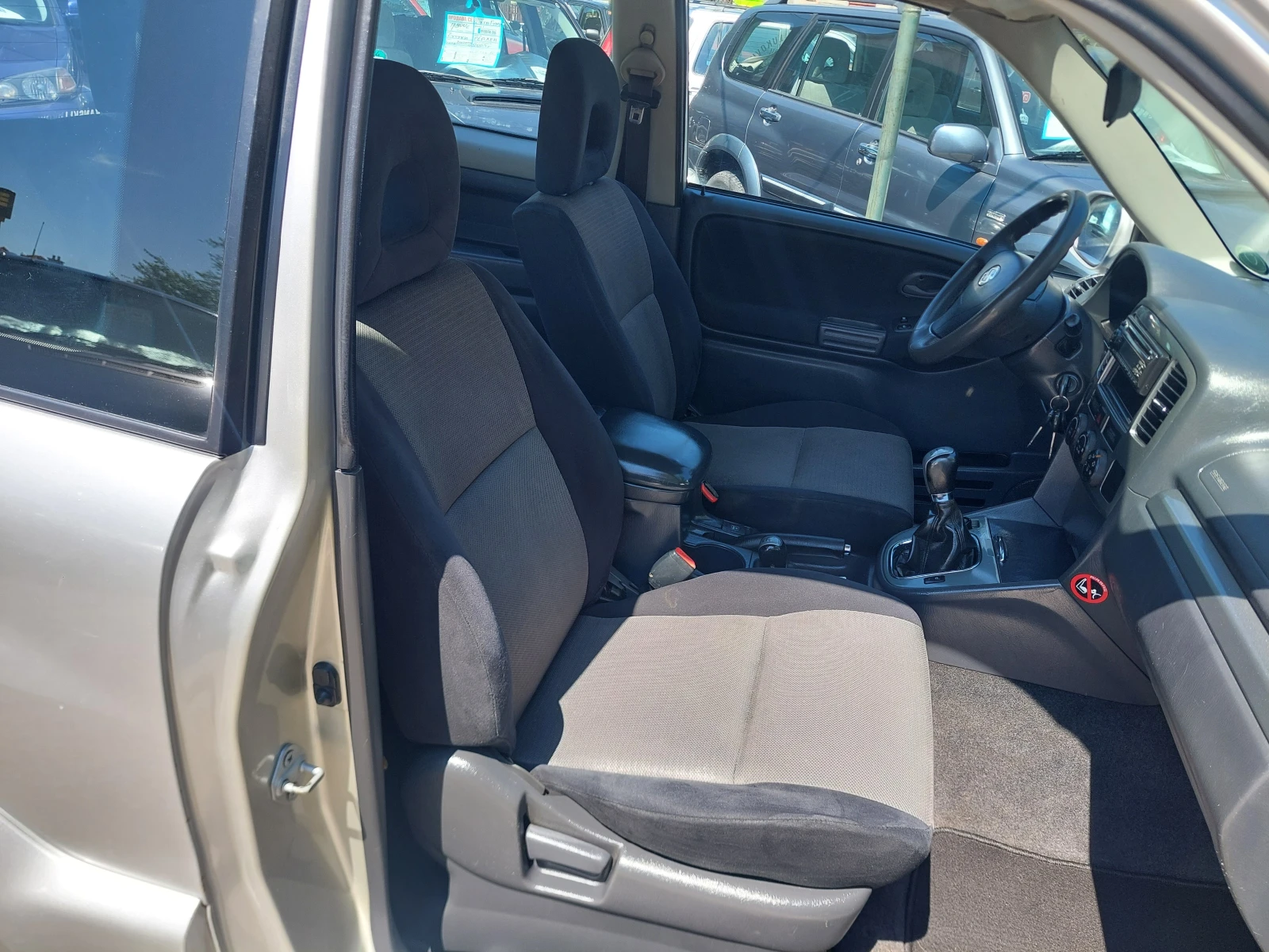 Suzuki Grand vitara 1, 6i--ТОП СЪСТОЯНИЕ, снимка 8 - Автомобили и джипове - 55351737