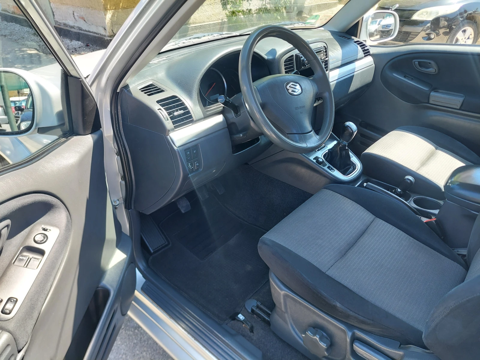 Suzuki Grand vitara 1, 6i--ТОП СЪСТОЯНИЕ, снимка 9 - Автомобили и джипове - 55351737