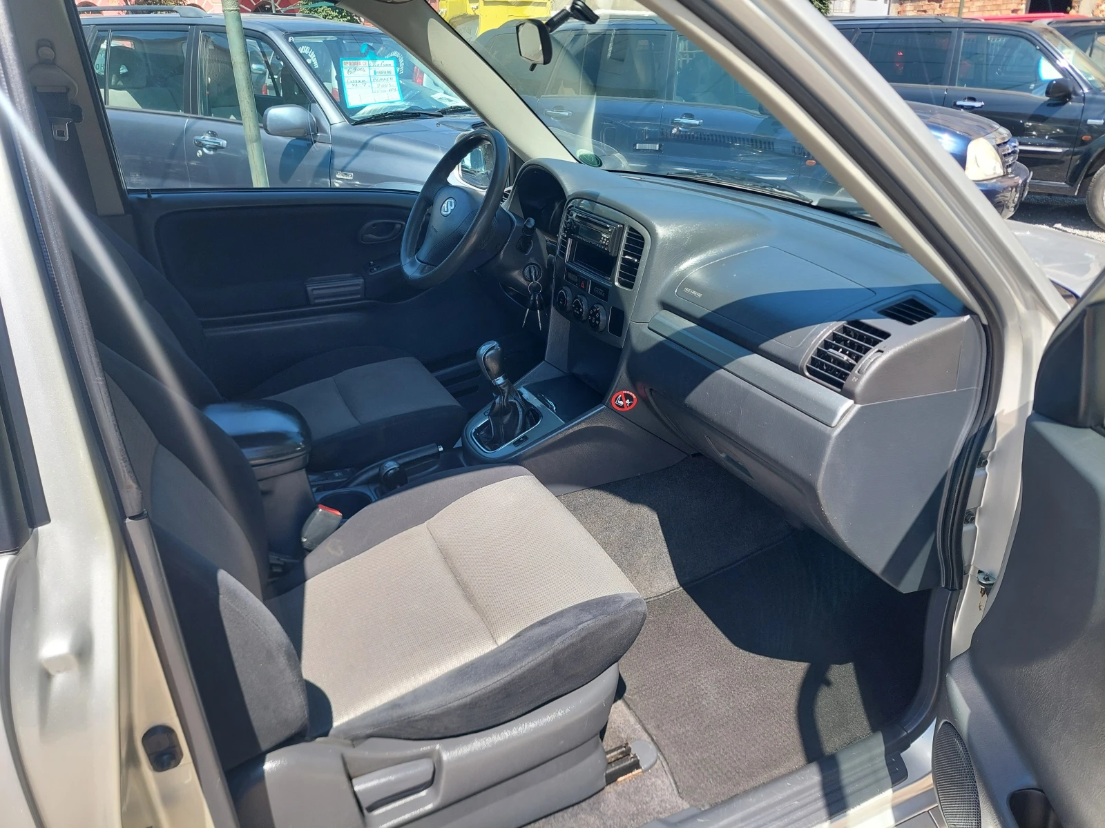Suzuki Grand vitara 1, 6i--ТОП СЪСТОЯНИЕ, снимка 7 - Автомобили и джипове - 55351737