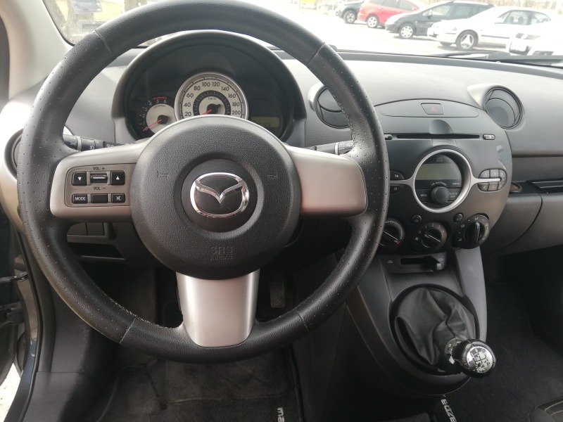 Mazda 2, снимка 5 - Автомобили и джипове - 46269873