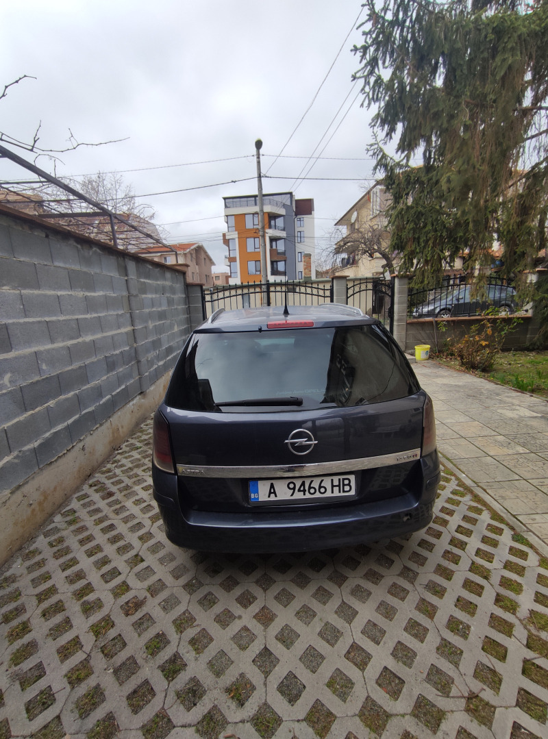 Opel Astra Комби, снимка 3 - Автомобили и джипове - 45623087