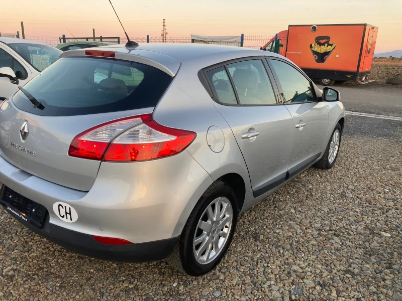 Renault Megane 2.0Automat, снимка 6 - Автомобили и джипове - 47601831