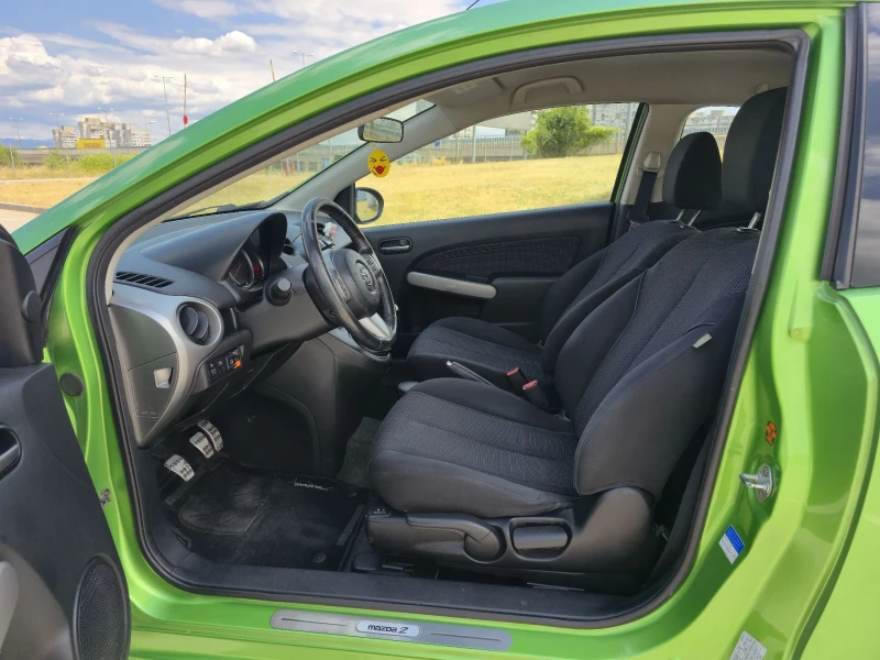 Mazda 2 1.5 102 , снимка 8 - Автомобили и джипове - 52834999