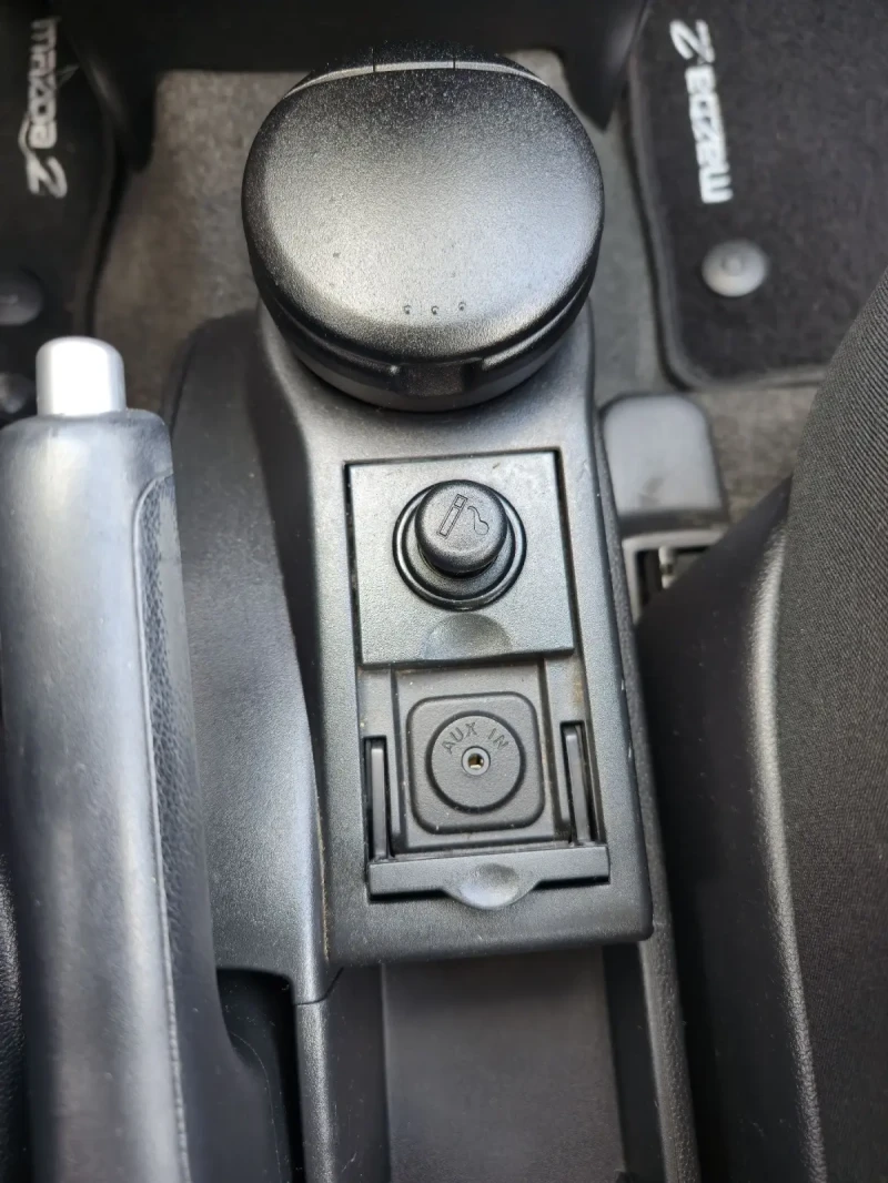 Mazda 2 1.5 102 , снимка 14 - Автомобили и джипове - 52834999