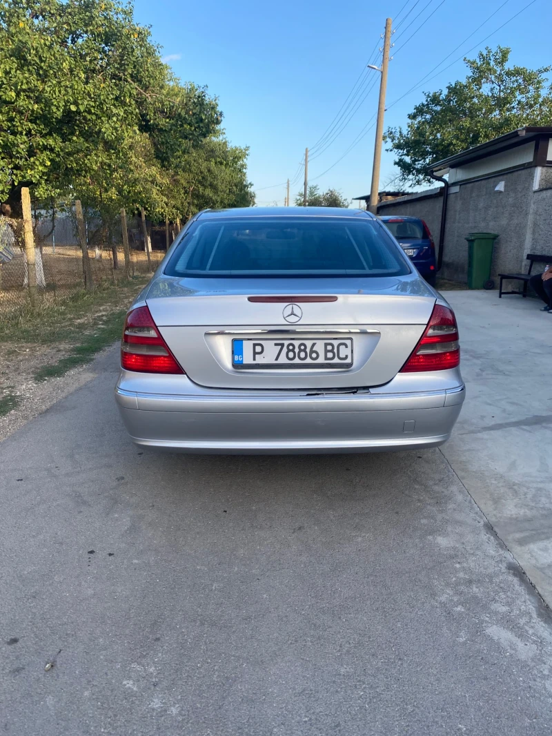 Mercedes-Benz E 220, снимка 3 - Автомобили и джипове - 52388772