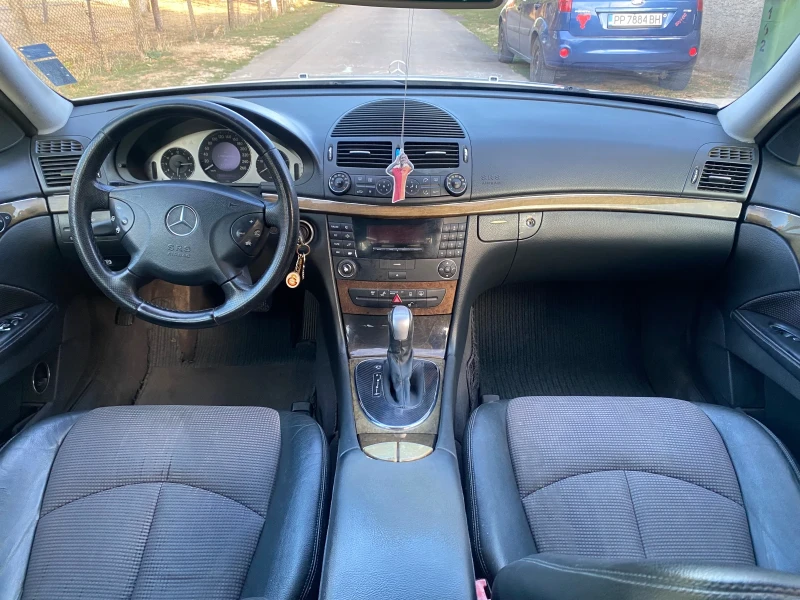 Mercedes-Benz E 220, снимка 7 - Автомобили и джипове - 52388772