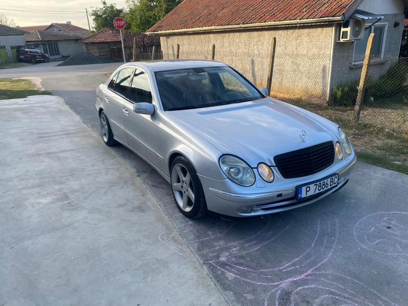 Mercedes-Benz E 220, снимка 4 - Автомобили и джипове - 52388772