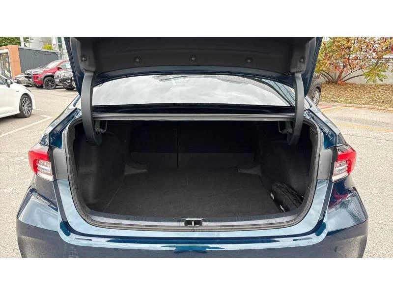 Toyota Corolla SDN 1.8HSD EXECUTIVE PLUS, снимка 10 - Автомобили и джипове - 56733666