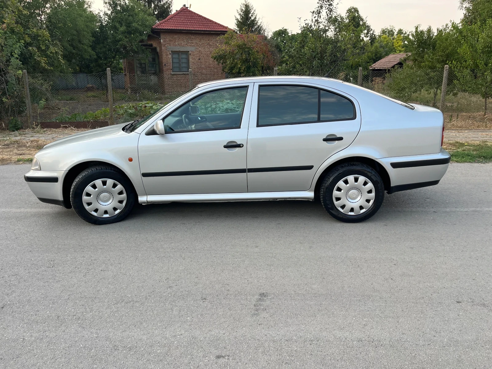 Skoda Octavia 1.6i - изображение 8
