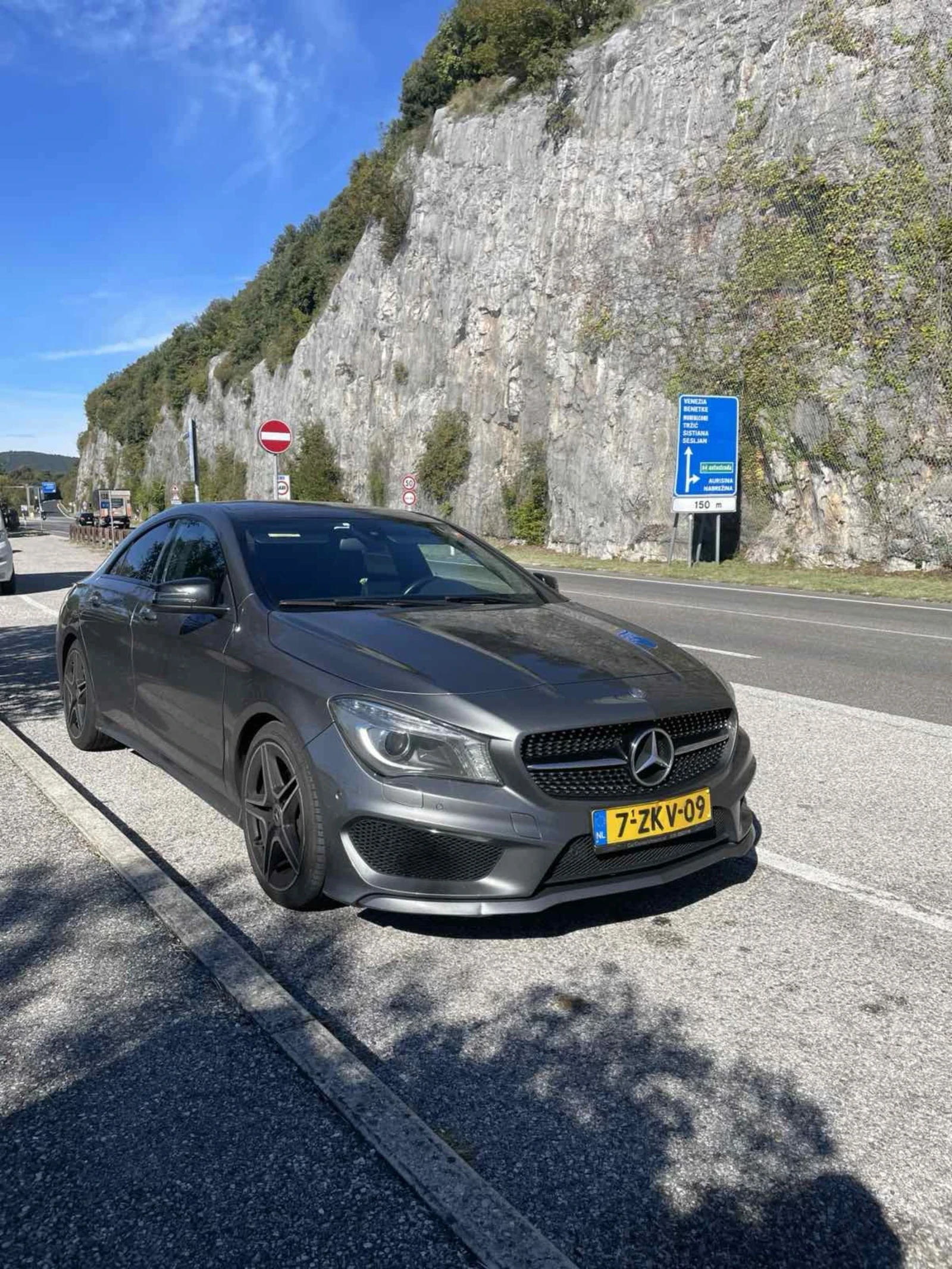 Mercedes-Benz CLA 200 Софийски номера - изображение 7