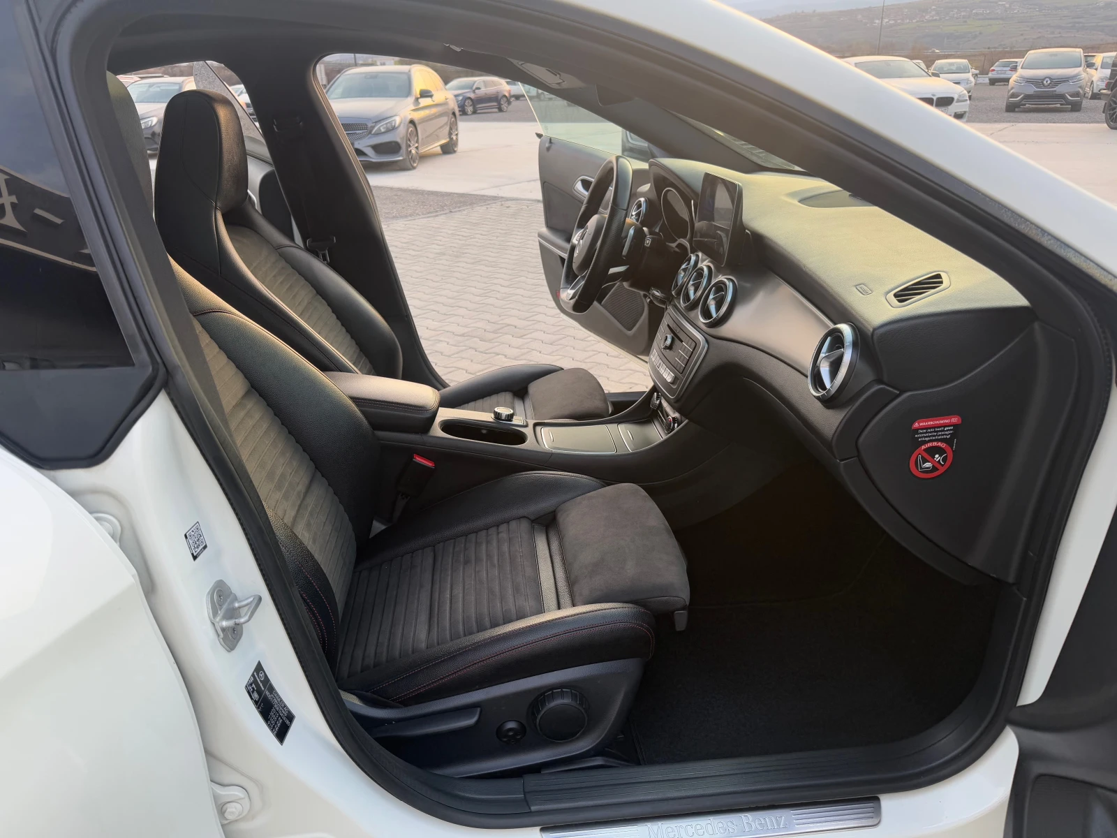 Mercedes-Benz CLA 200 2.2cdi face lift AMG 136 ks Full �������� ������ ! | Mobile.bg � ����������� 14