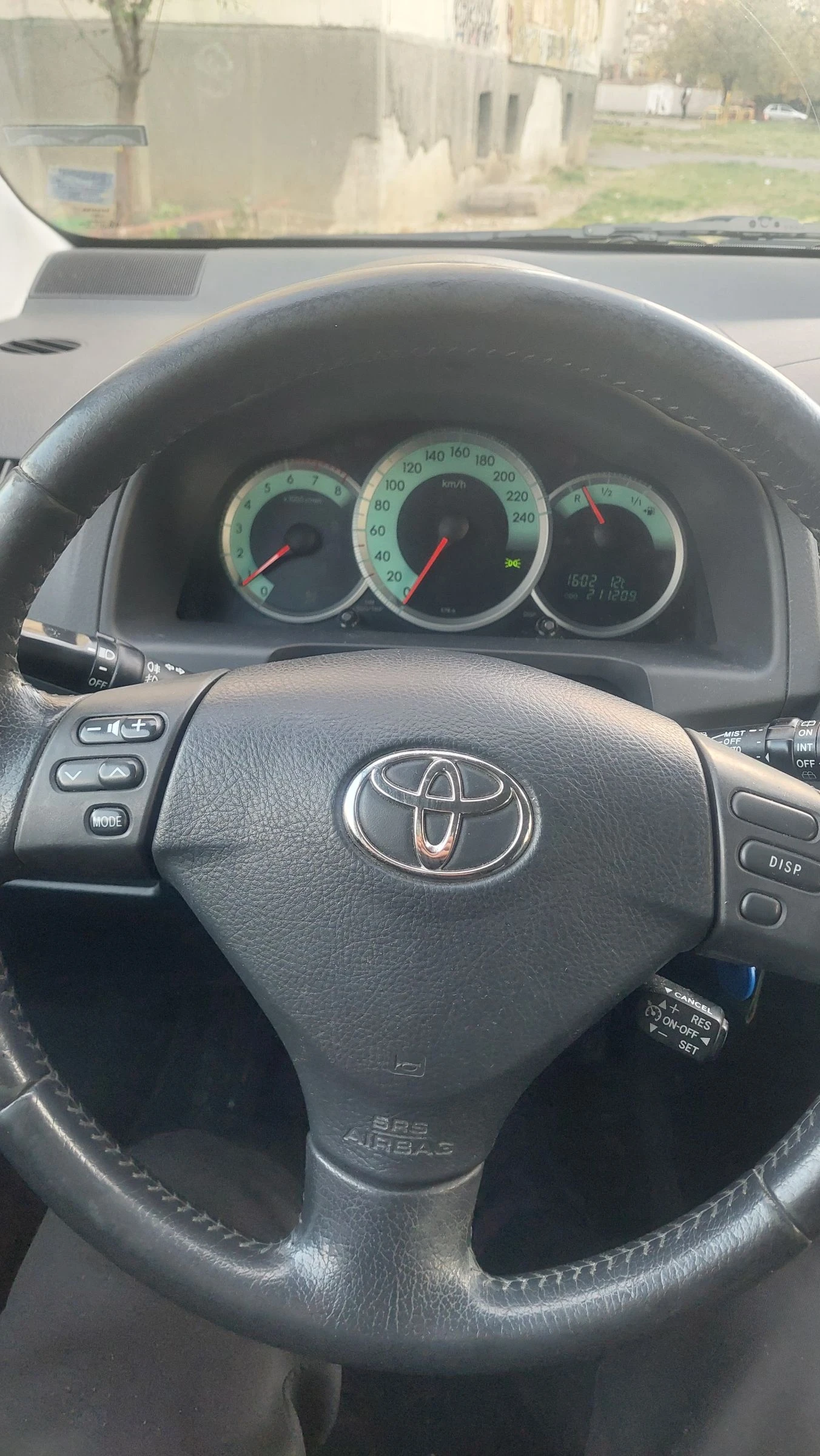 Toyota Corolla verso 1.8 VVTI 7 Местна ГАЗ, снимка 9 - Автомобили и джипове - 53748097