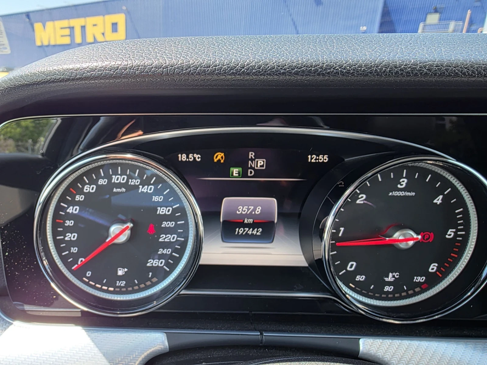 Mercedes-Benz E 220, снимка 8 - Автомобили и джипове - 54409695