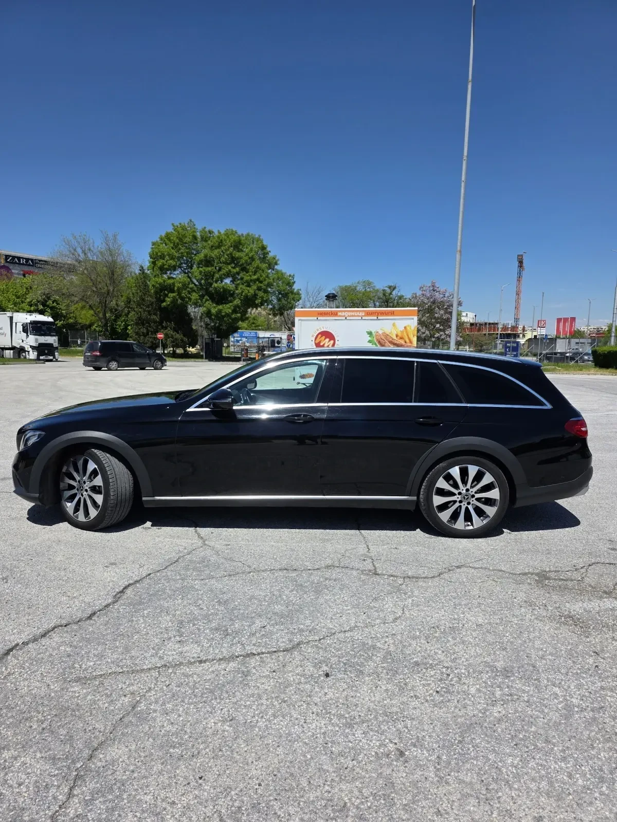 Mercedes-Benz E 220, снимка 3 - Автомобили и джипове - 54409695