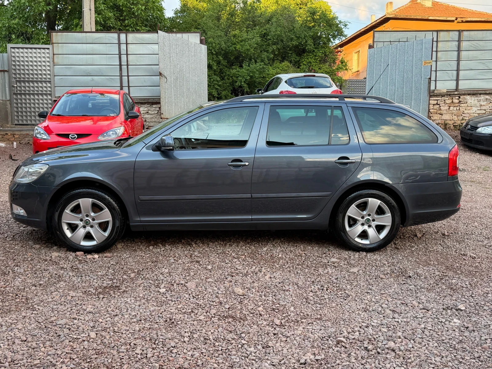 Skoda Octavia 1.6 TDI DSG | Навигация | Подгреви | Климатроник |, снимка 4 - Автомобили и джипове - 54826659