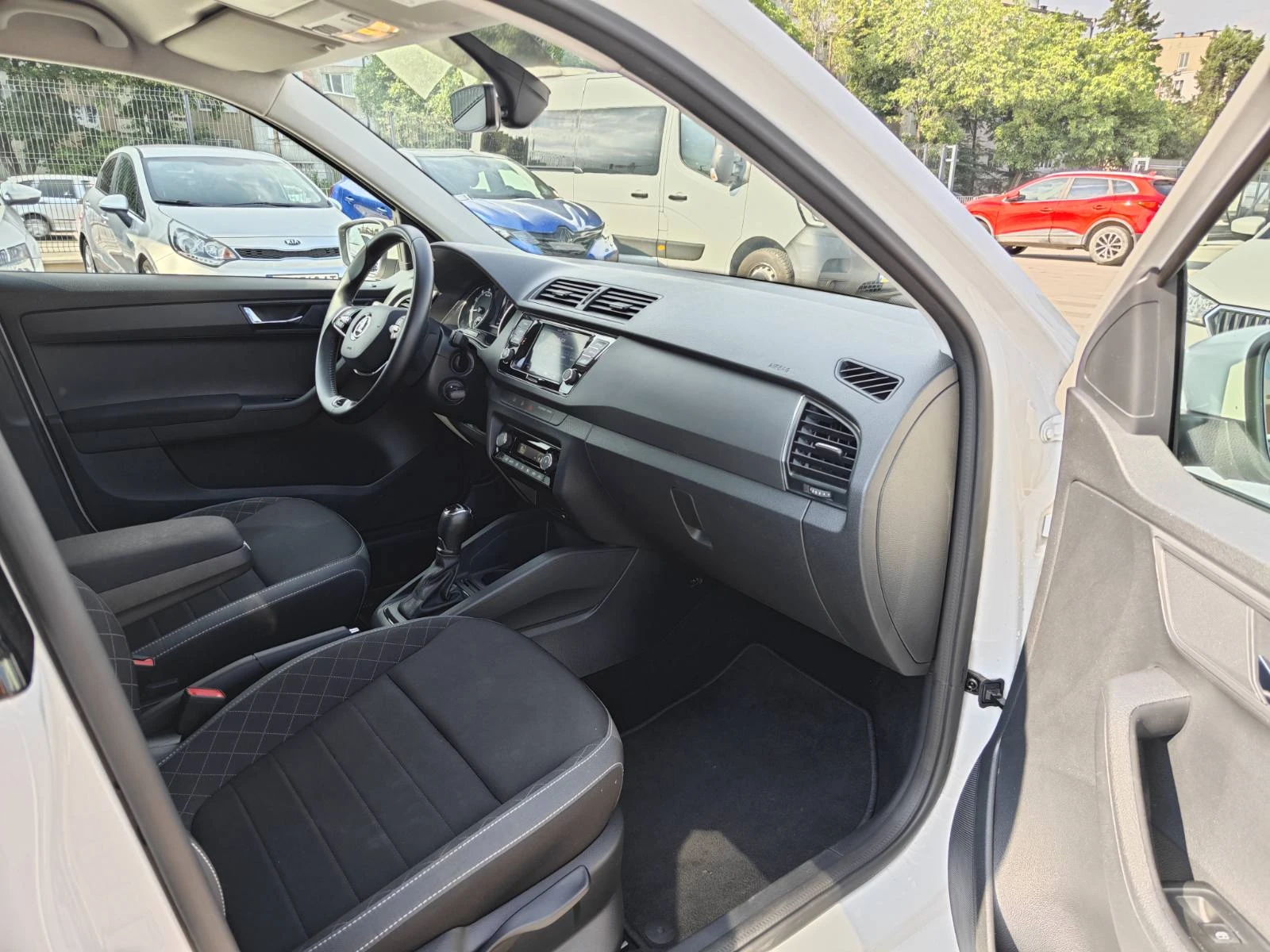 Skoda Fabia 1.0TSi/95k.c./Business/Automatic, снимка 8 - Автомобили и джипове - 55298159