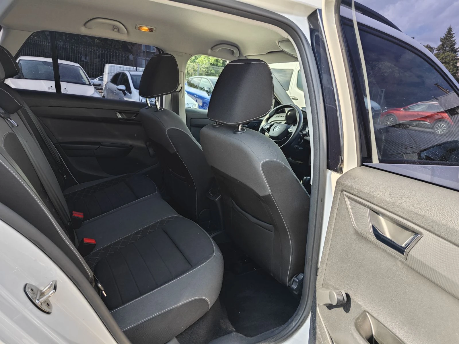 Skoda Fabia 1.0TSi/95k.c./Business/Automatic, снимка 9 - Автомобили и джипове - 55298159