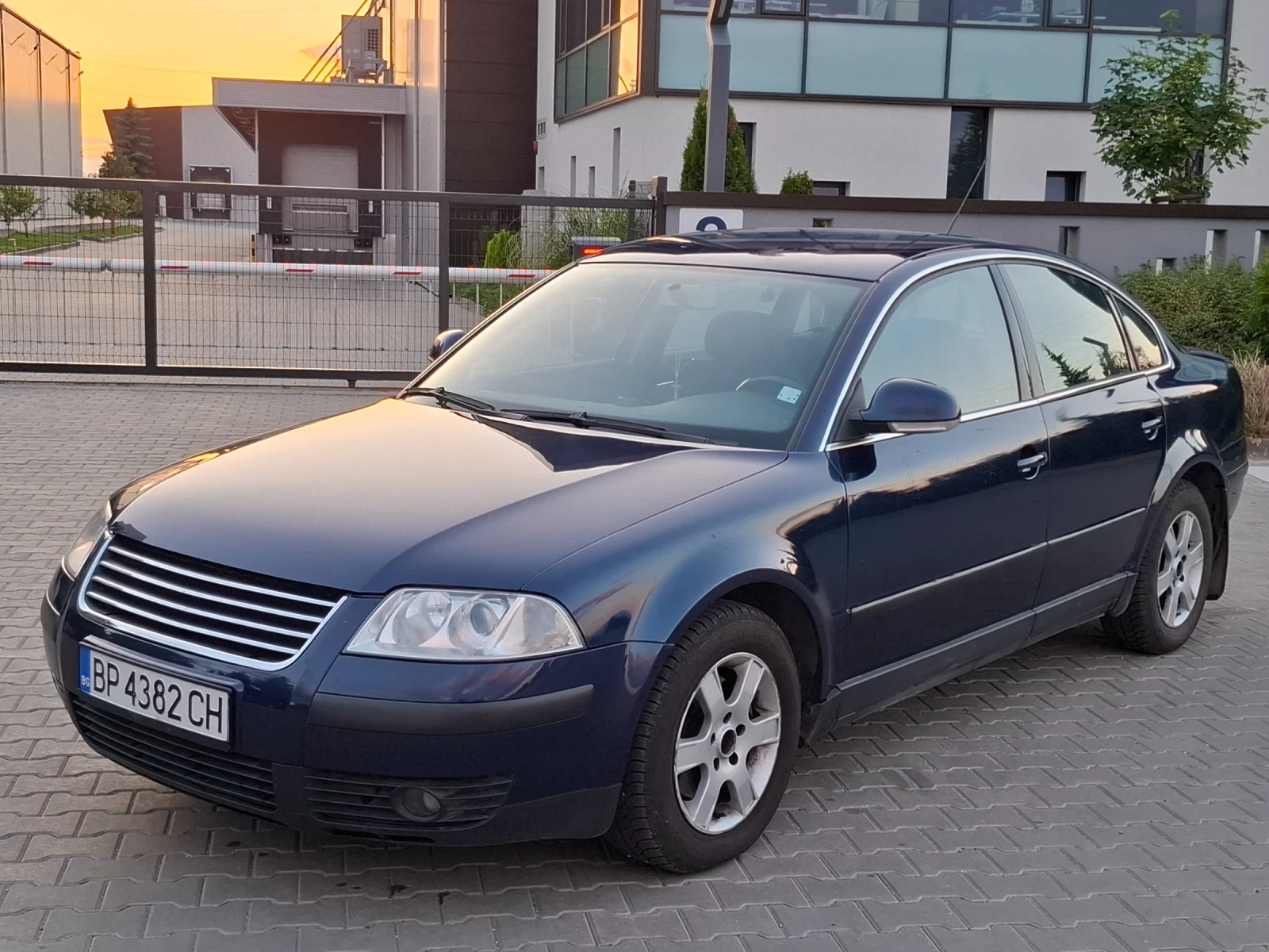 VW Passat 1.9TDI* (101кс)* FACELIFT* * КLIMATRONIK* * , снимка 4 - Автомобили и джипове - 55382914