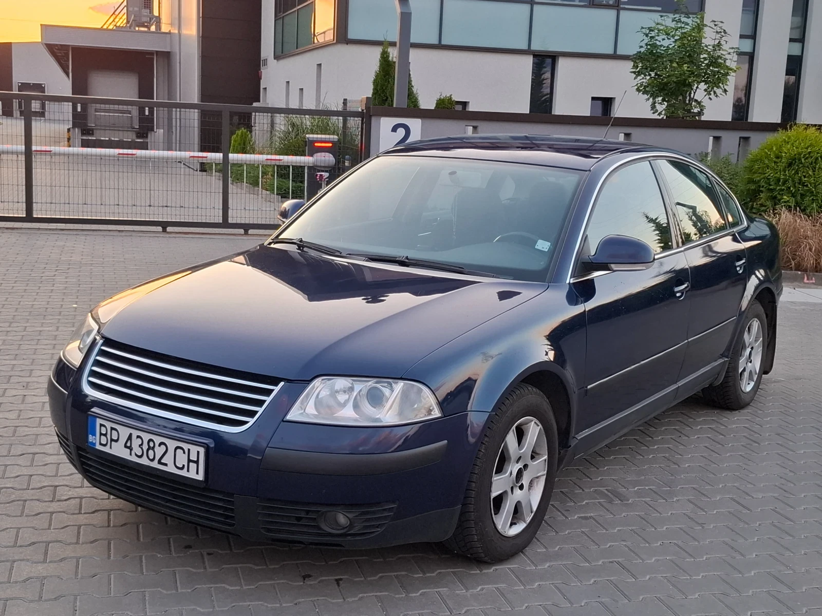 VW Passat 1.9TDI* (101кс)* FACELIFT* * КLIMATRONIK* * , снимка 3 - Автомобили и джипове - 55382914
