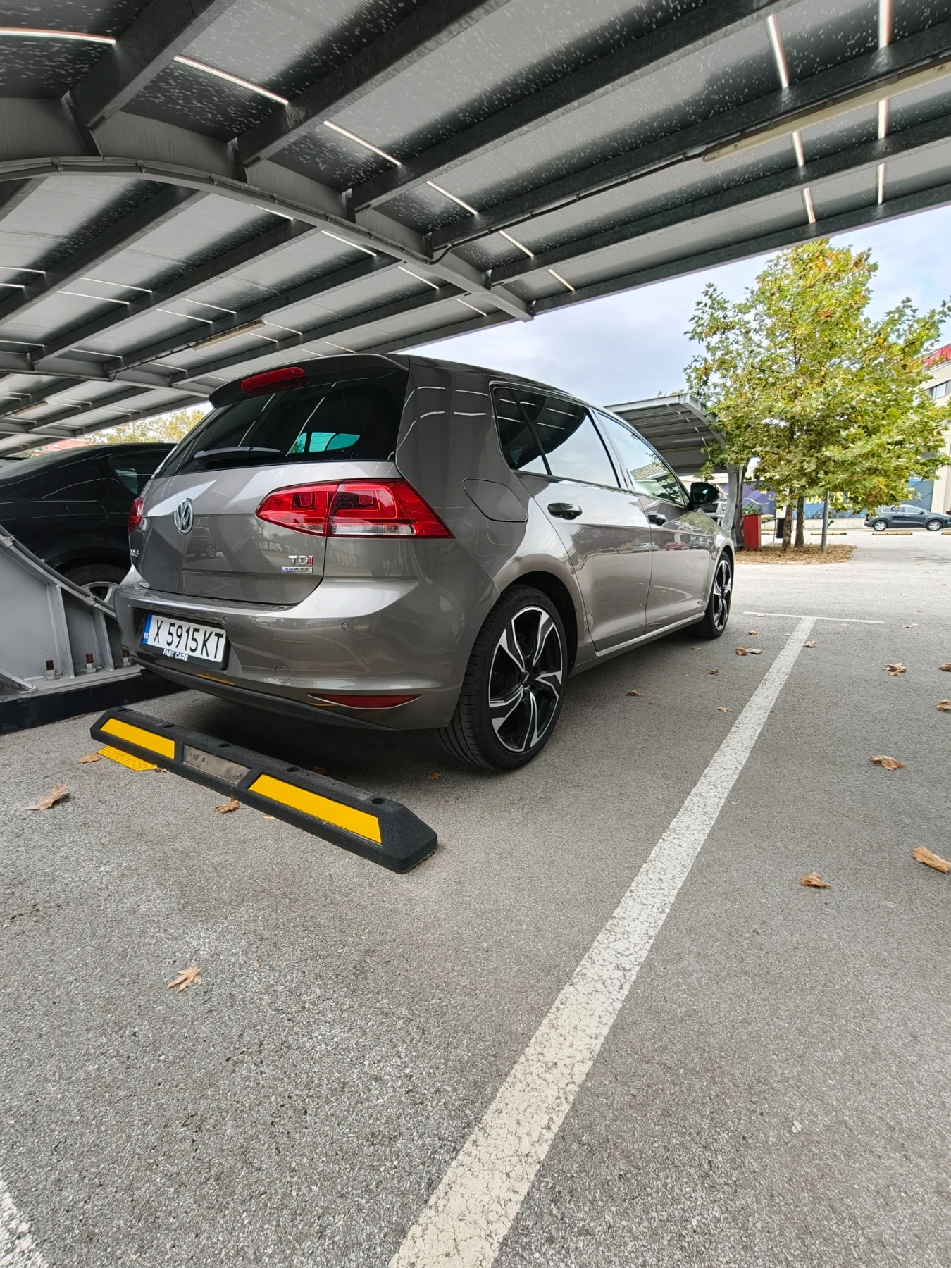 VW Golf 1.6 TDI, снимка 4 - Автомобили и джипове - 56458458