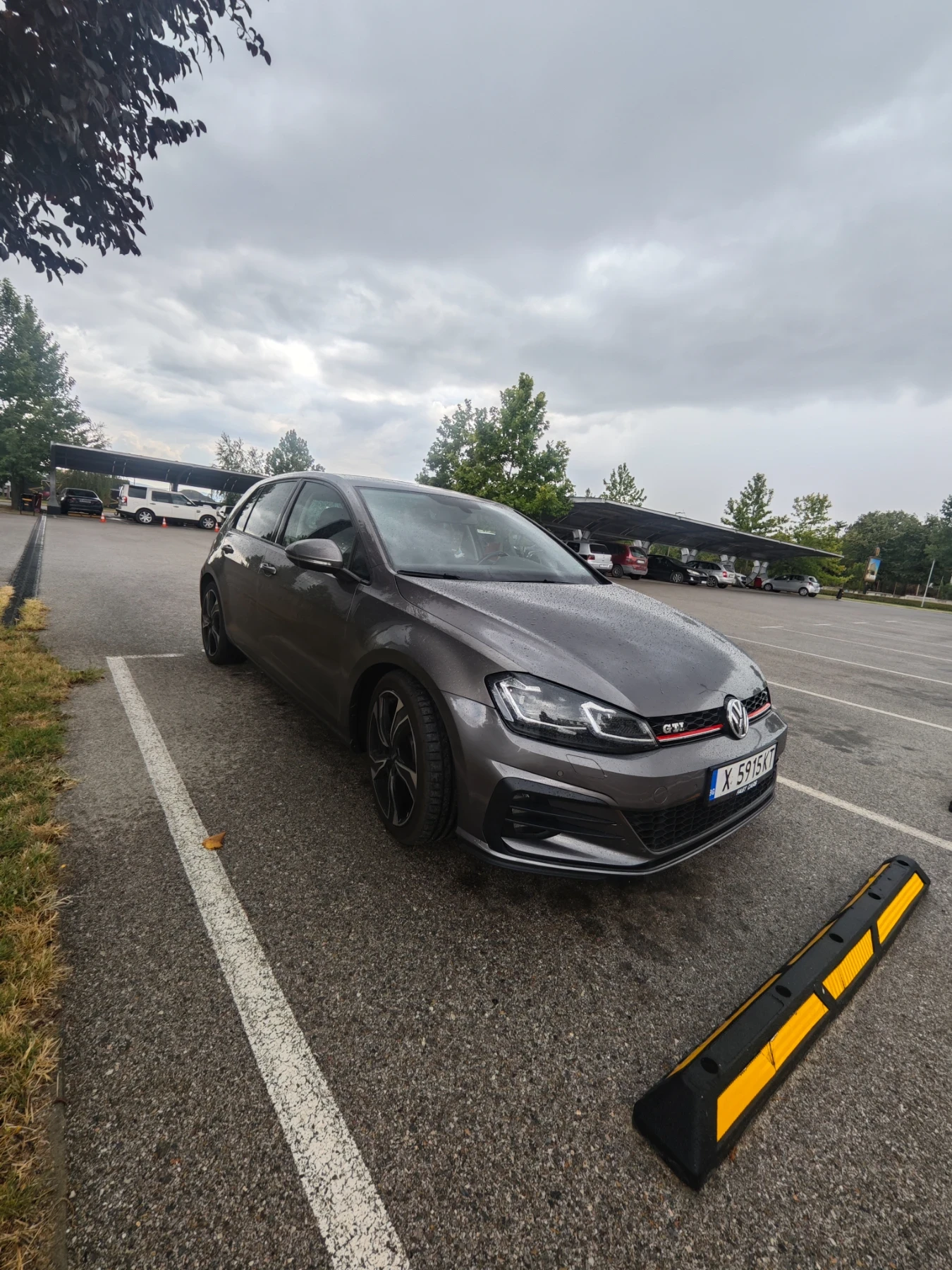 VW Golf 1.6 TDI, снимка 2 - Автомобили и джипове - 56458458