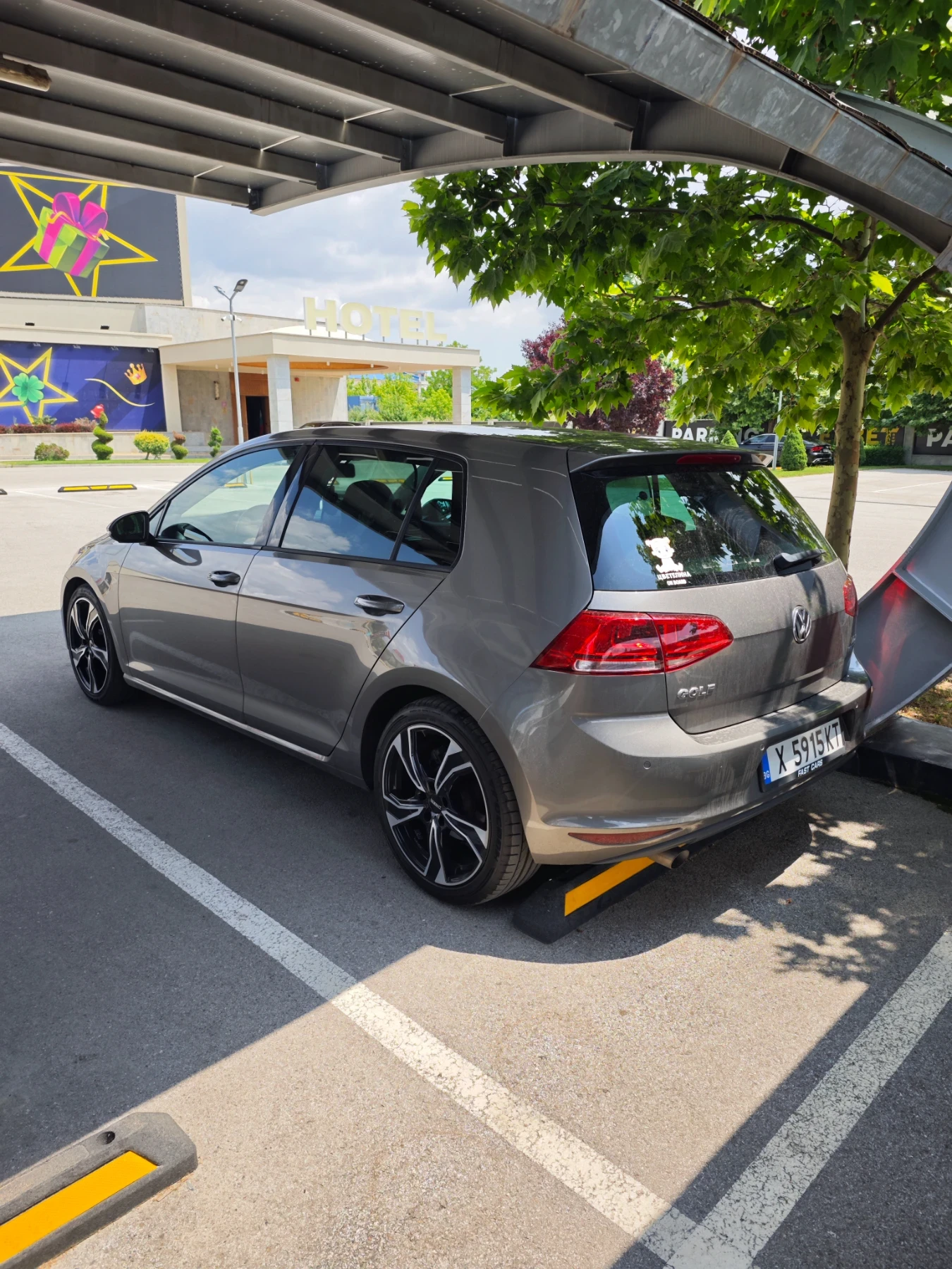 VW Golf 1.6 TDI, снимка 3 - Автомобили и джипове - 56458458